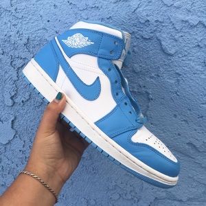 Jordan 1 Mid UNC